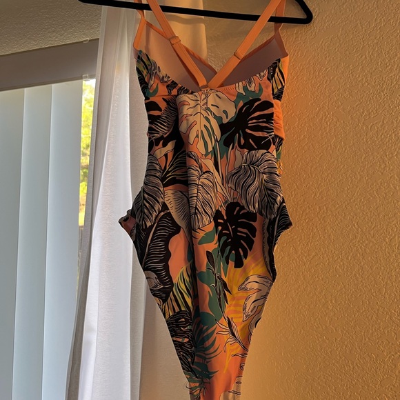 Women’s one piece - Picture 3 of 4